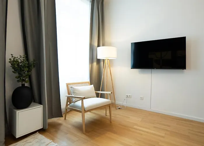 Aesthetic Newly Renovated Apartment Located Near Belvedere Castle, 15 Minutes From Stephansplatz
