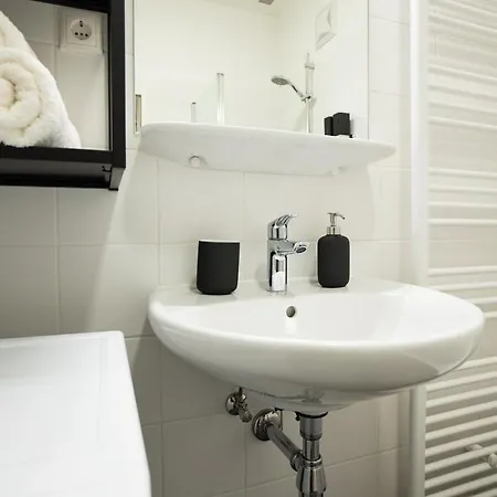 Aesthetic Newly Renovated Apartment Located Near Belvedere Castle, 15 Minutes From Stephansplatz Wien Exterior foto