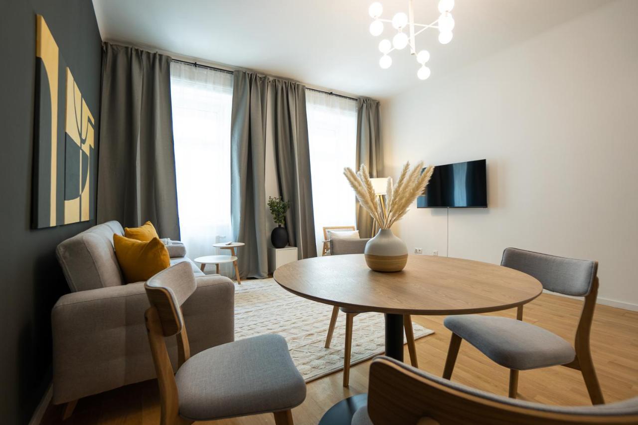 Aesthetic Newly Renovated Located Near Belvedere Castle, 15 Minutes From Stephansplatz Wenen