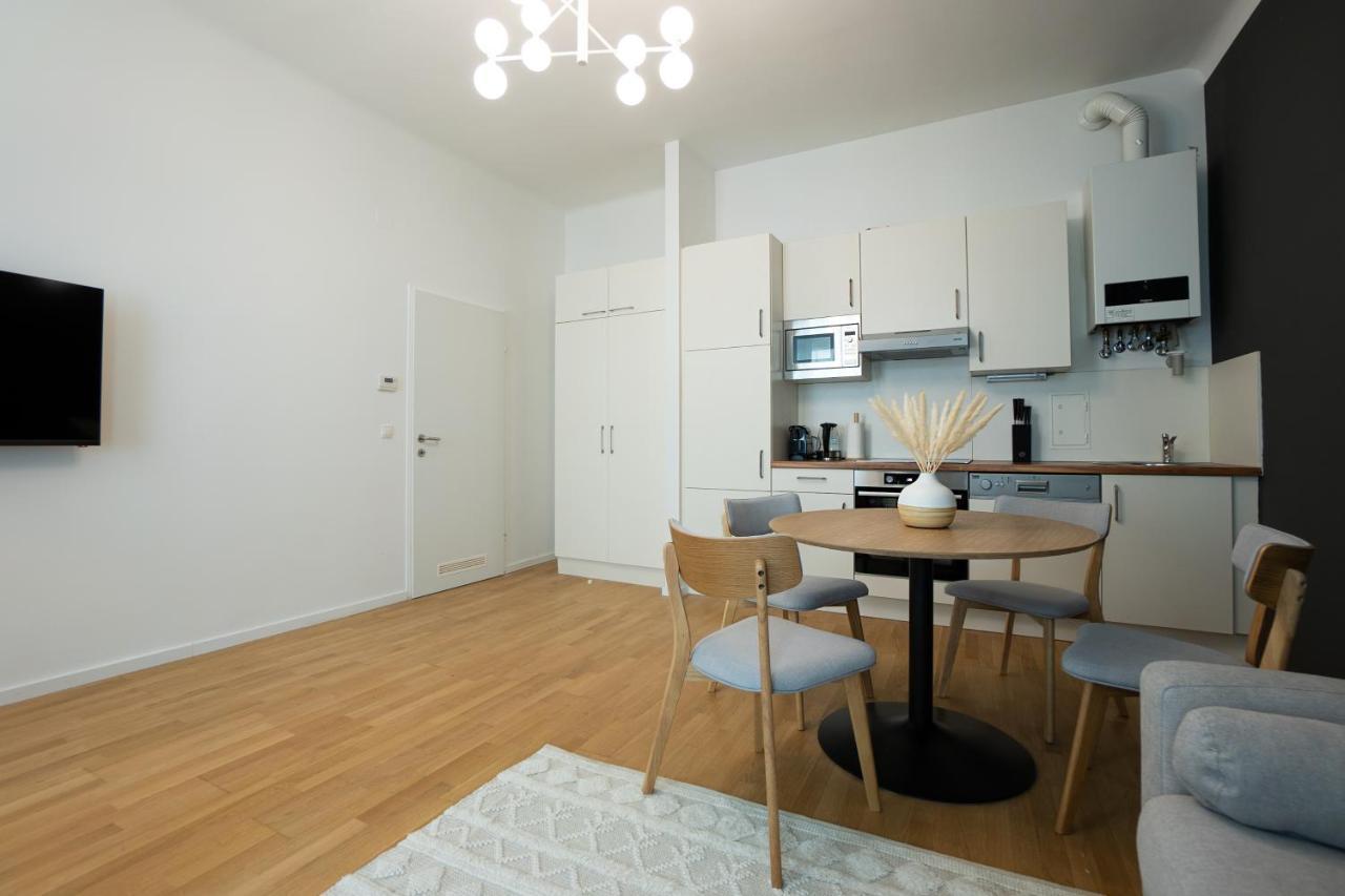 Aesthetic Newly Renovated Located Near Belvedere Castle, 15 Minutes From Stephansplatz Appartement *